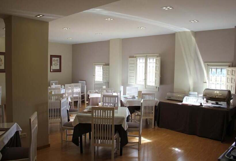 هتل Leonor De Aquitania