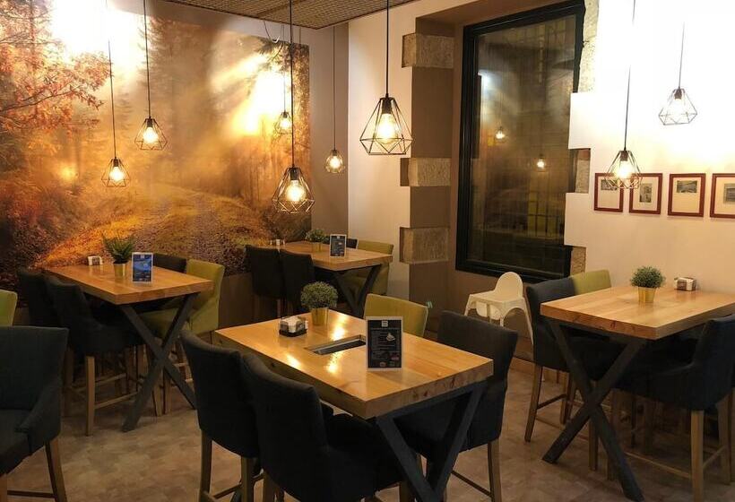 هتل Leonor De Aquitania