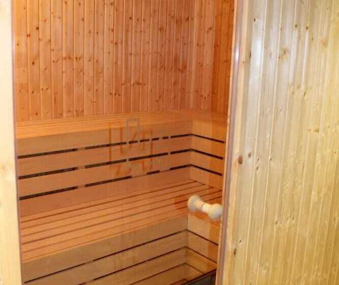 هتل Leonor De Aquitania