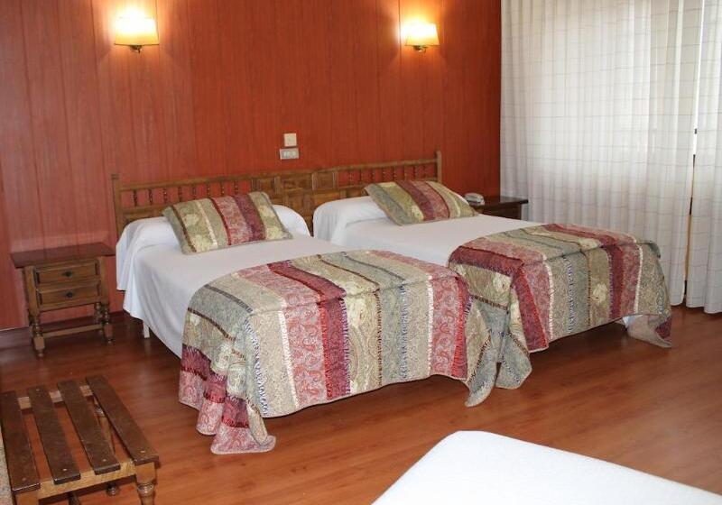 هتل Marques De Santillana