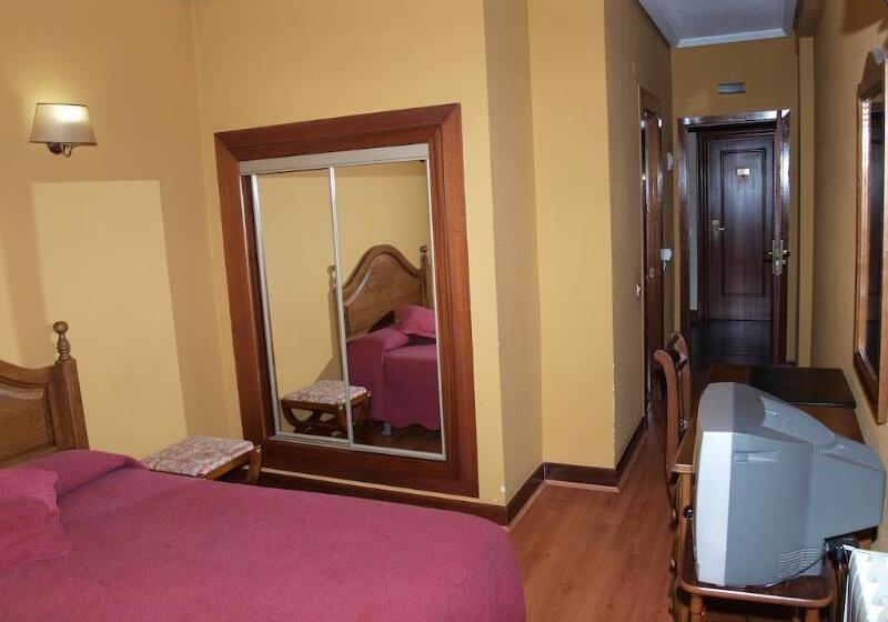 هتل Marques De Santillana