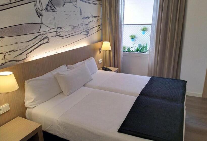 ホテル Mediterrani