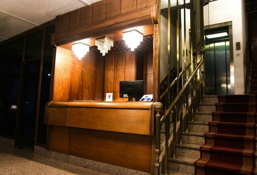 Отель Moncarsol