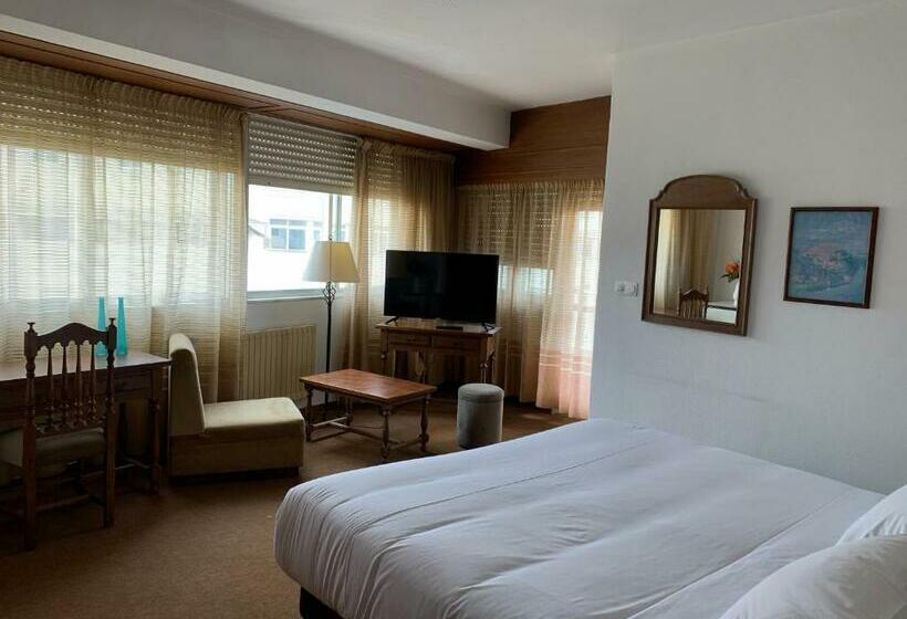 Отель Moncarsol