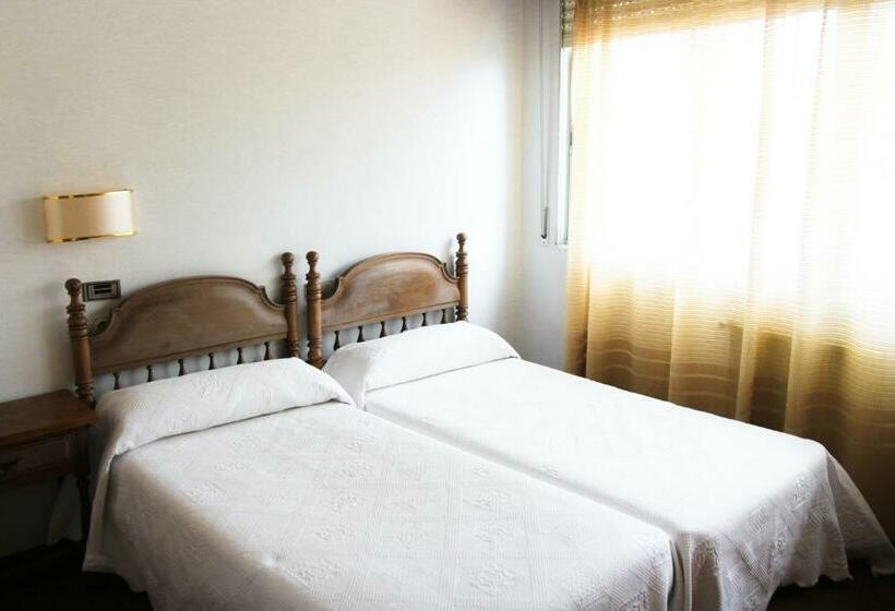 Отель Moncarsol