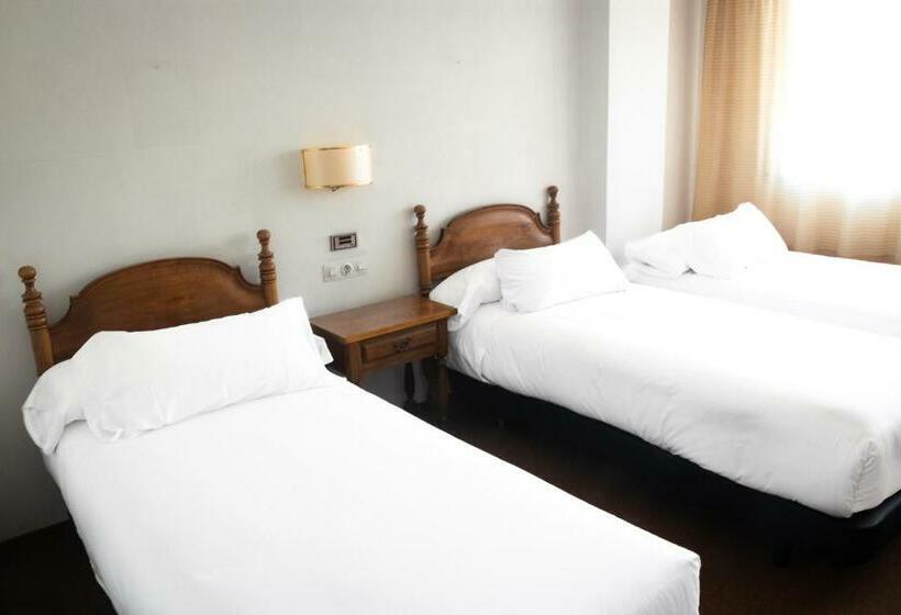 Отель Moncarsol