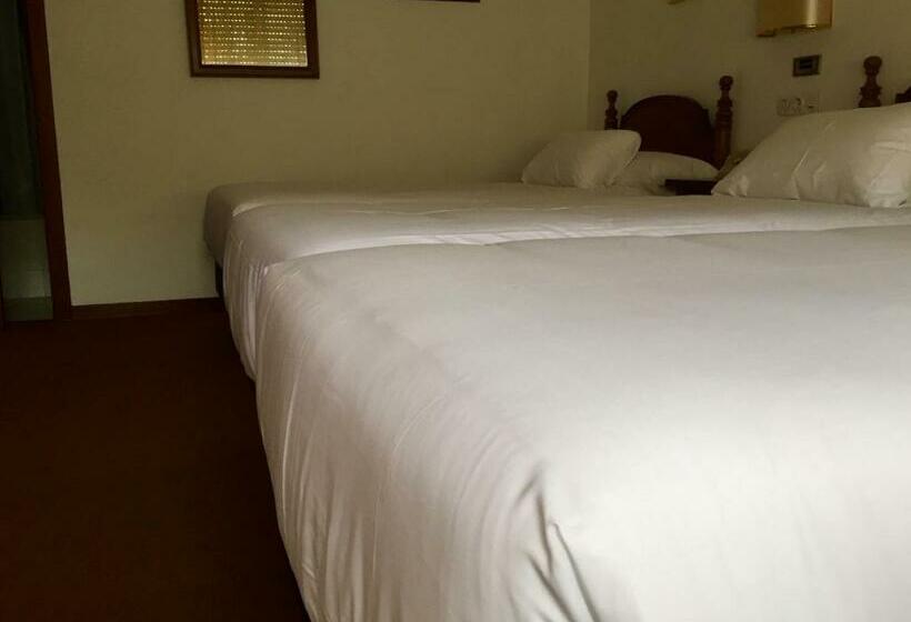 Отель Moncarsol