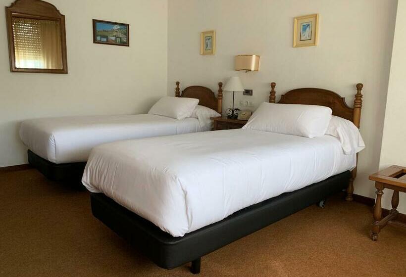 Отель Moncarsol