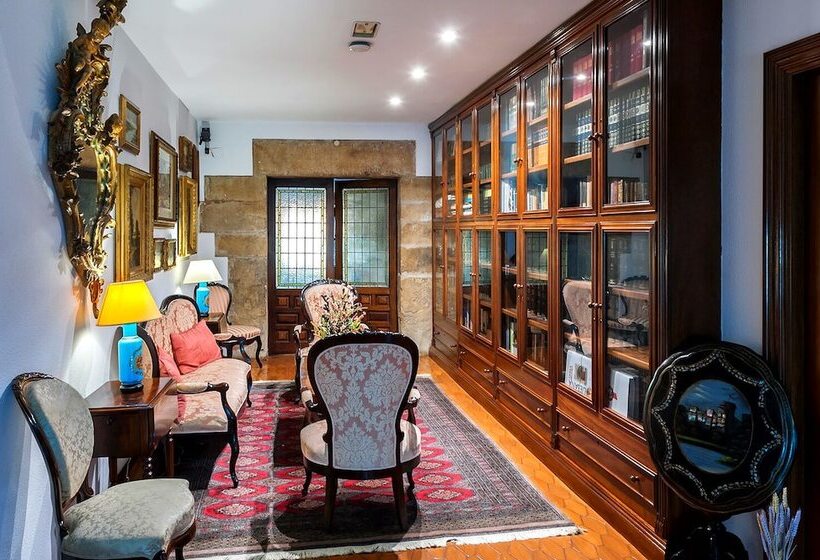 هتل Museo Los Infantes