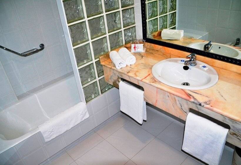 هتل Museo Los Infantes