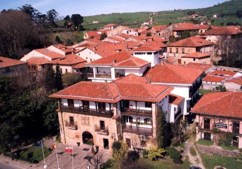 هتل Museo Los Infantes