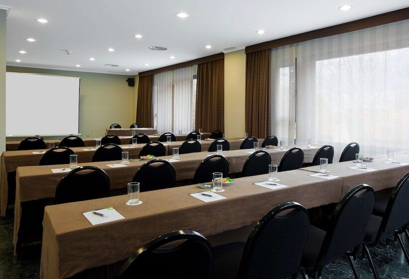 هتل NH Ciudad De Cuenca