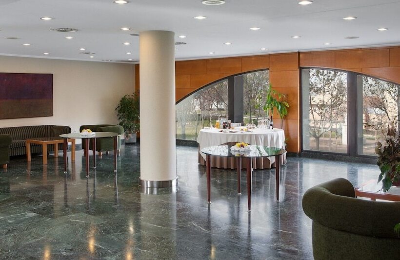 هتل NH Ciudad De Cuenca