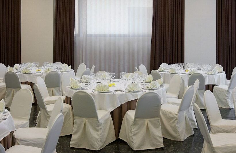 هتل NH Ciudad De Cuenca