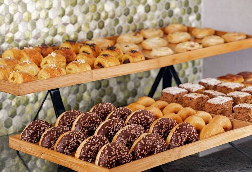 هتل NH Ciudad De Cuenca