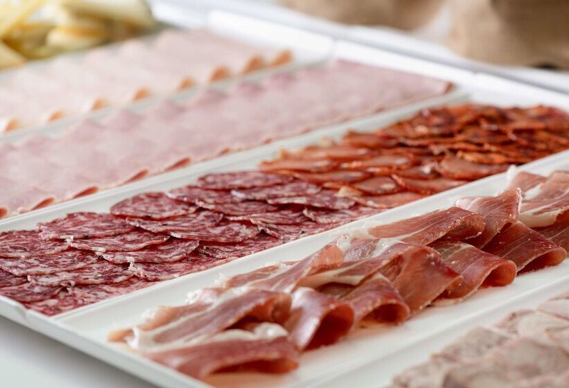 هتل NH Collection Victoria