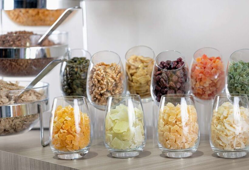 هتل NH Collection Victoria