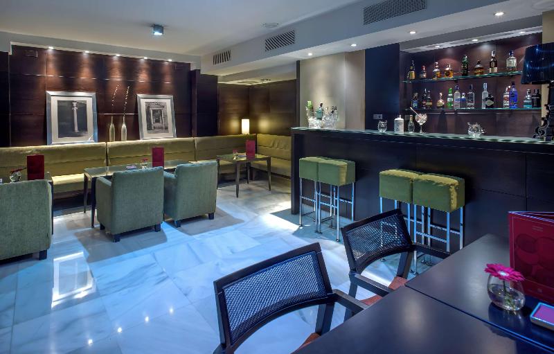 هتل NH Collection Victoria