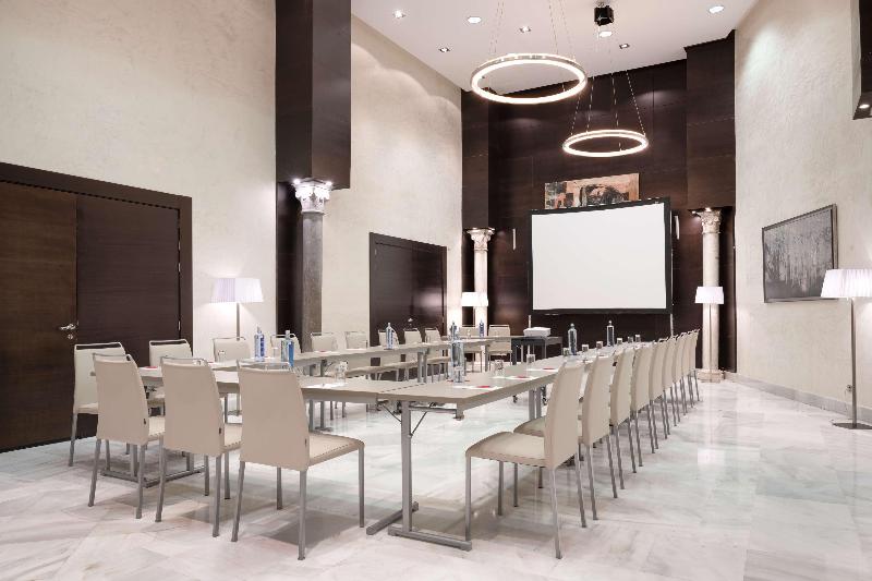 فندق NH Collection Victoria