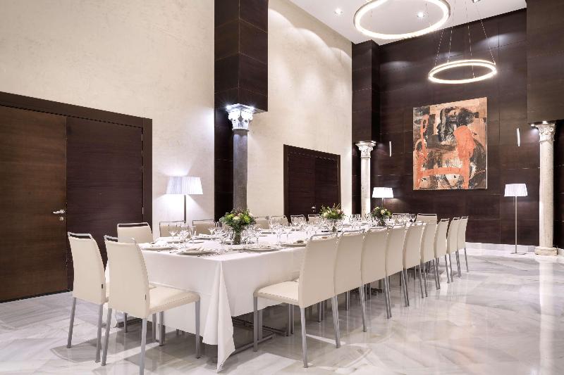 هتل NH Collection Victoria