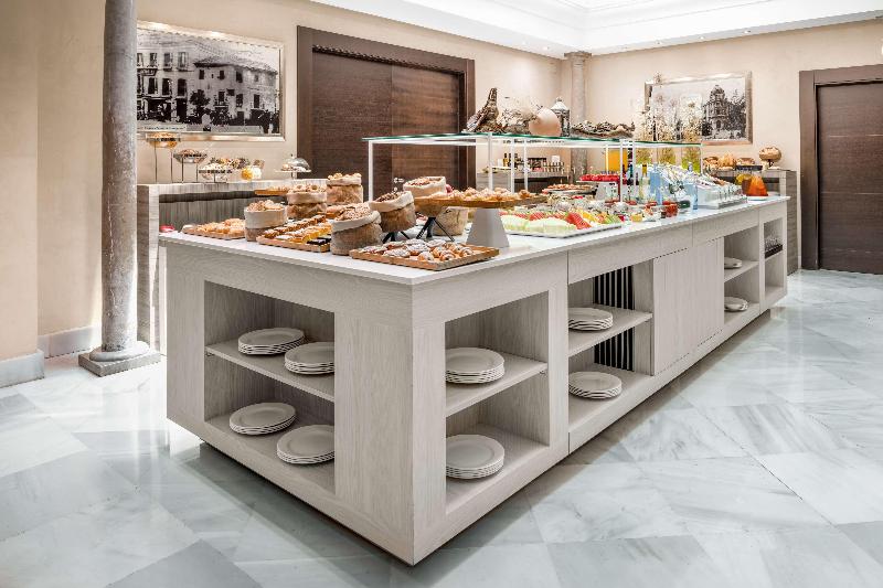 هتل NH Collection Victoria