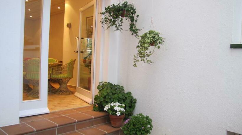 هتل Nou Estrelles