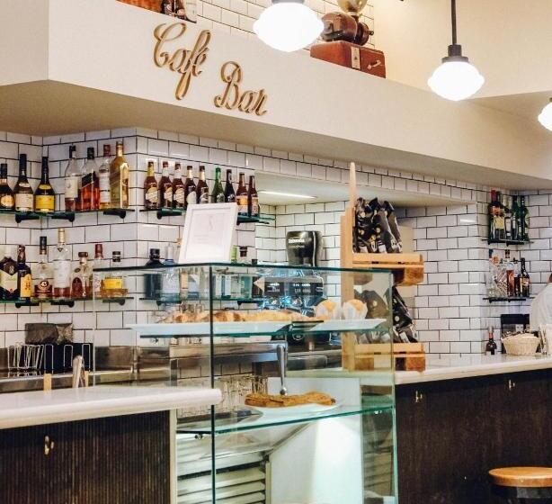 Отель Peninsular