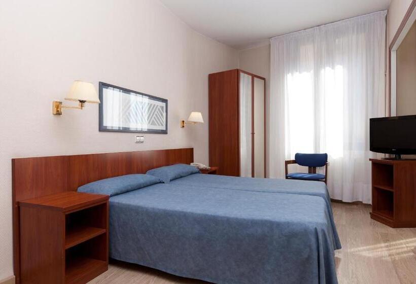 Отель Peninsular