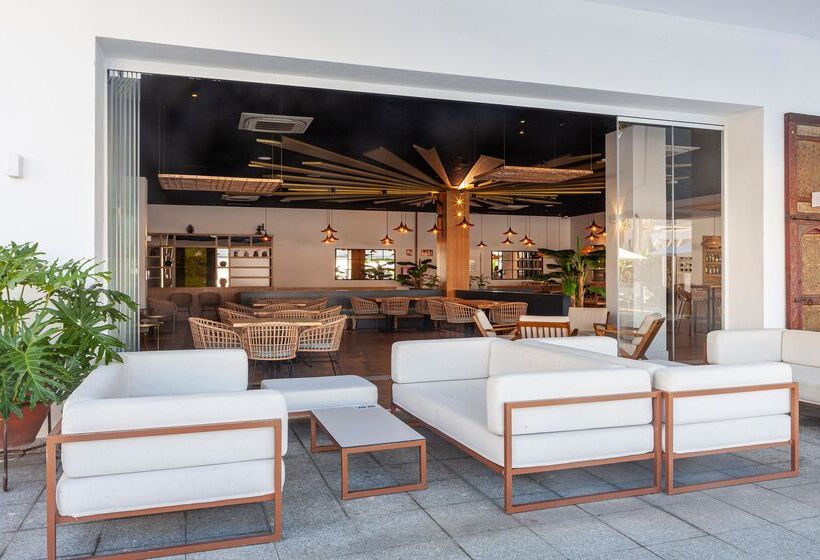 Отель Playa De La Luz