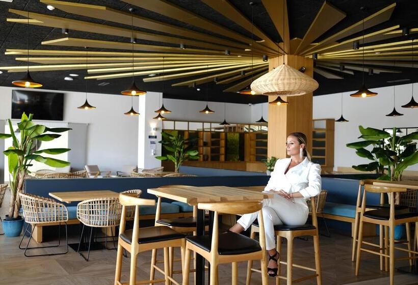 Отель Playa De La Luz