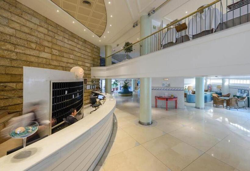 Отель Playa Victoria