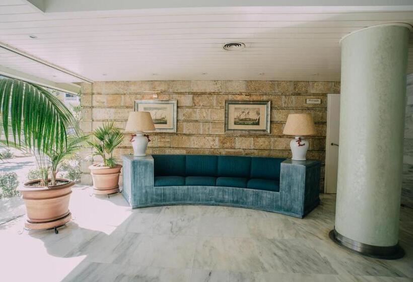 Отель Playa Victoria