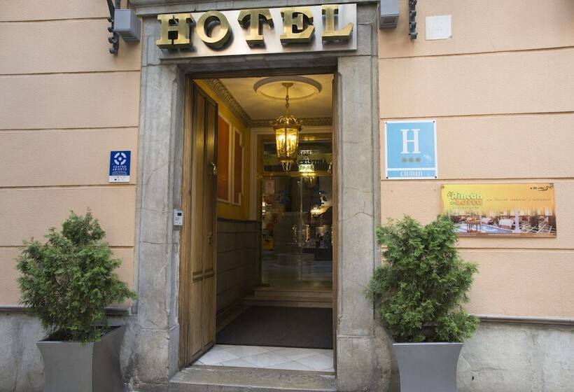 هتل Reina Cristina