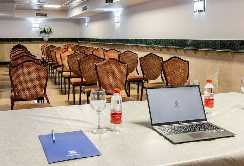 هتل Reina Cristina