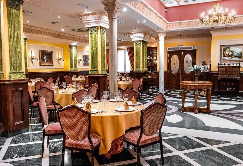 هتل Reina Cristina