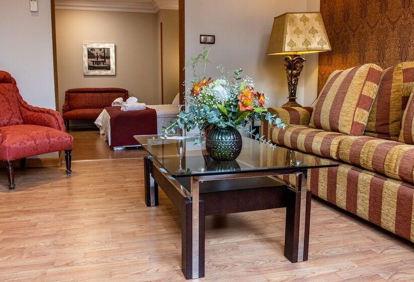 هتل Reina Cristina