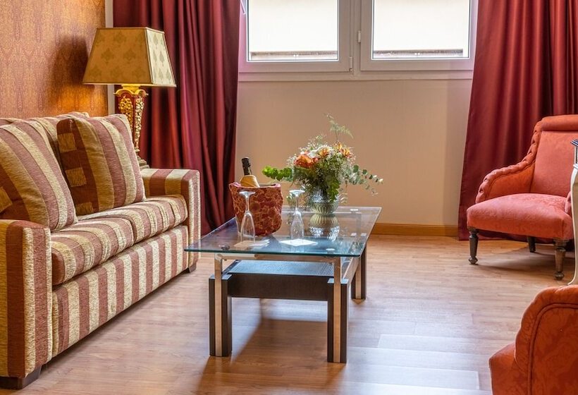 هتل Reina Cristina