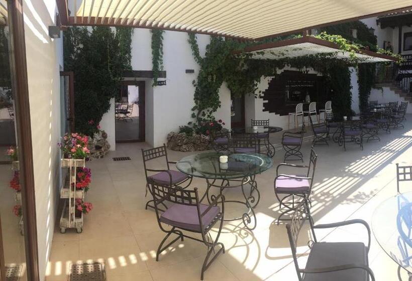 هتل Cueva Del Fraile