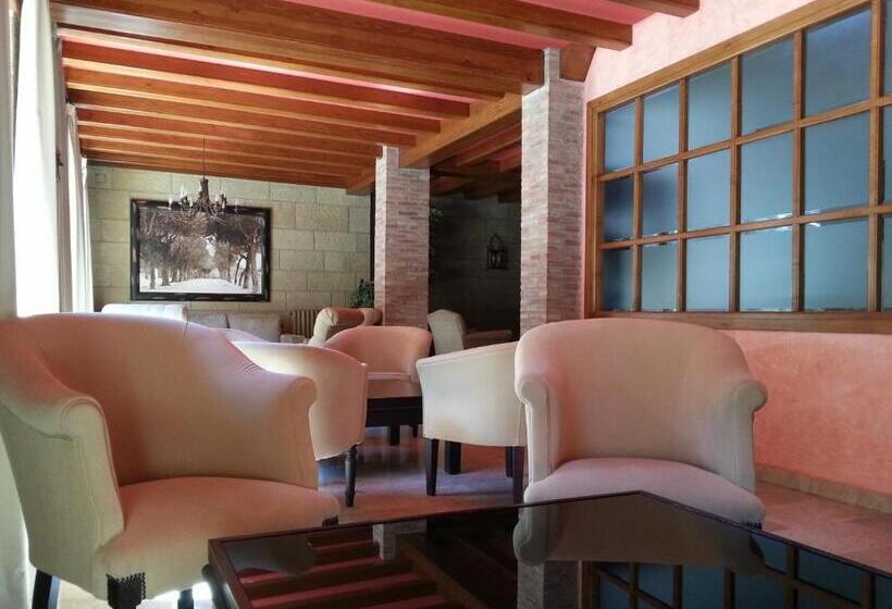 هتل Villa De Canfranc