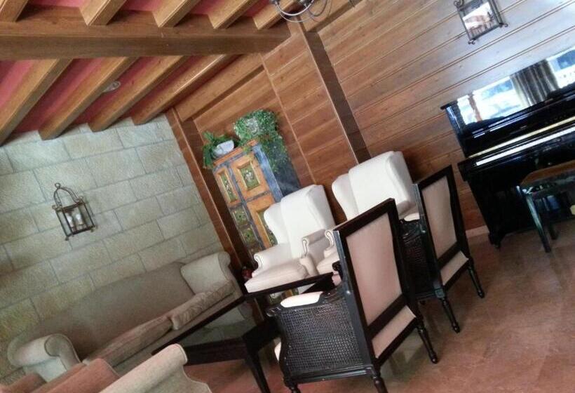 هتل Villa De Canfranc