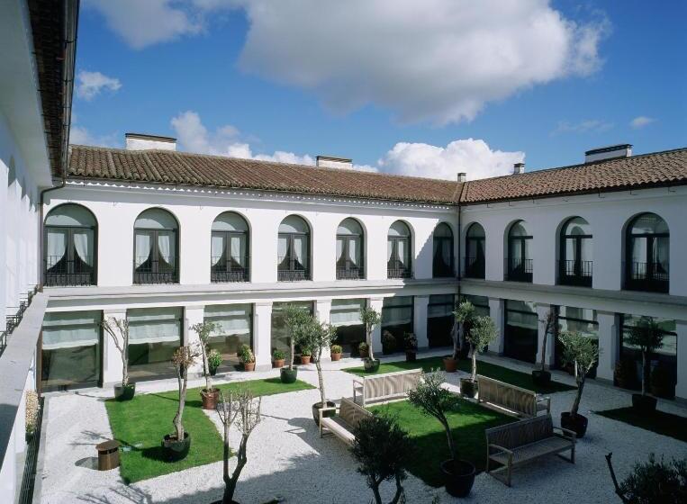 Parador De Trujillo
