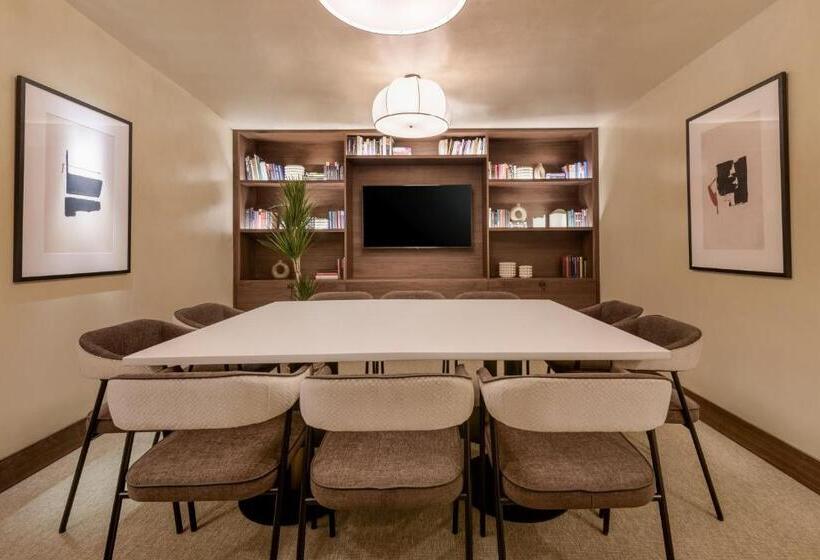 هتل The Westin Madrid Cuzco