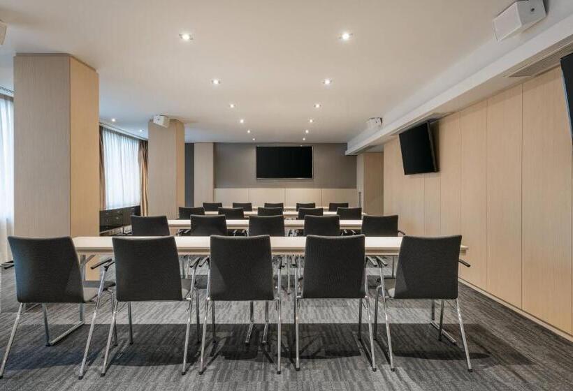 هتل The Westin Madrid Cuzco