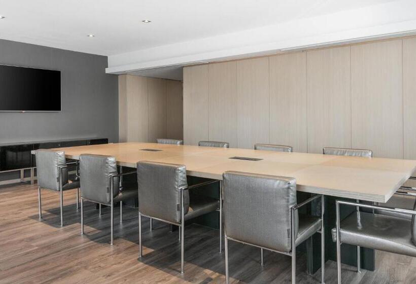 هتل The Westin Madrid Cuzco