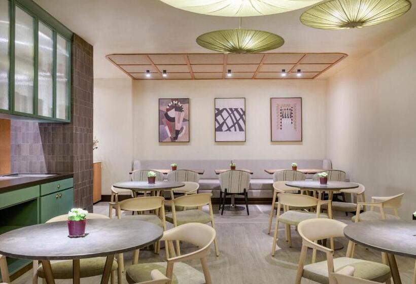 هتل The Westin Madrid Cuzco