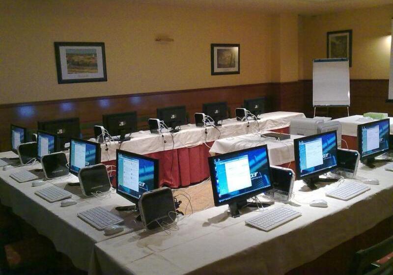 호텔 Aeropuerto Ifema Madrid Torre Hogar Premium