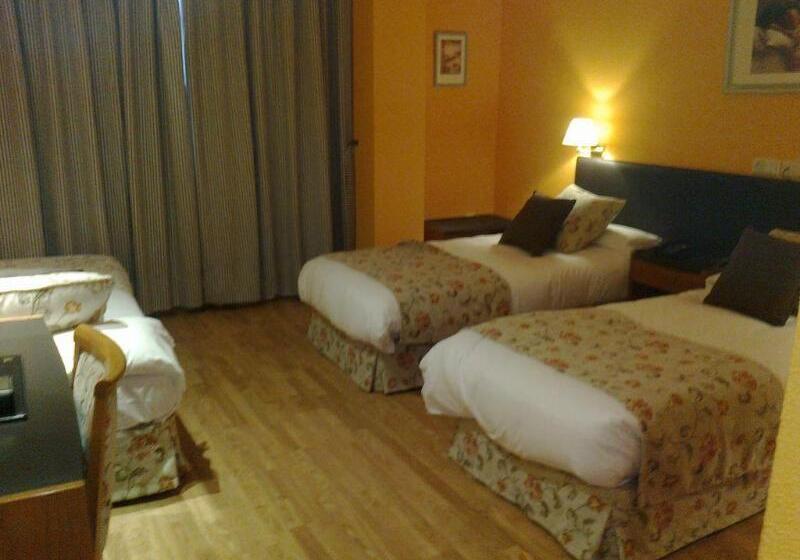 호텔 Aeropuerto Ifema Madrid Torre Hogar Premium