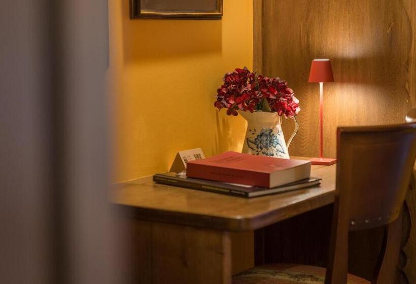 هتل Aran La Abuela