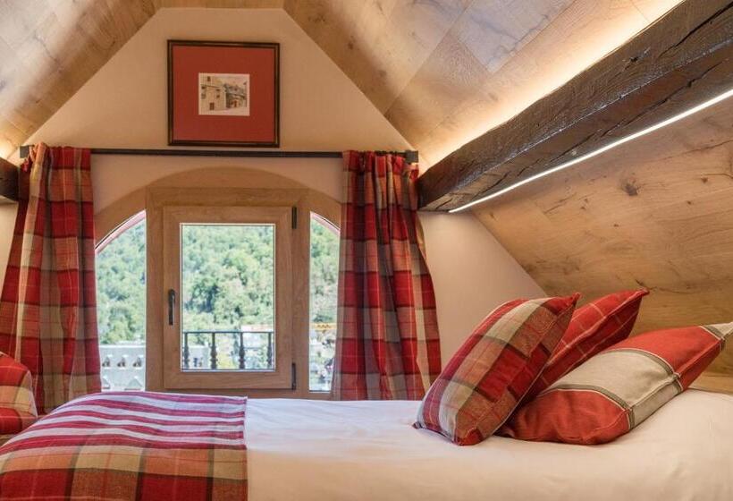 هتل Aran La Abuela