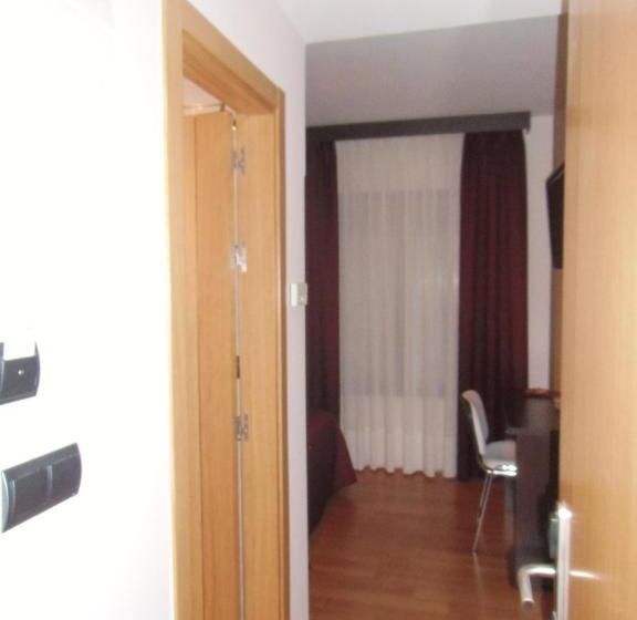 בית מלון כפרי Area De Servicio Villamartín